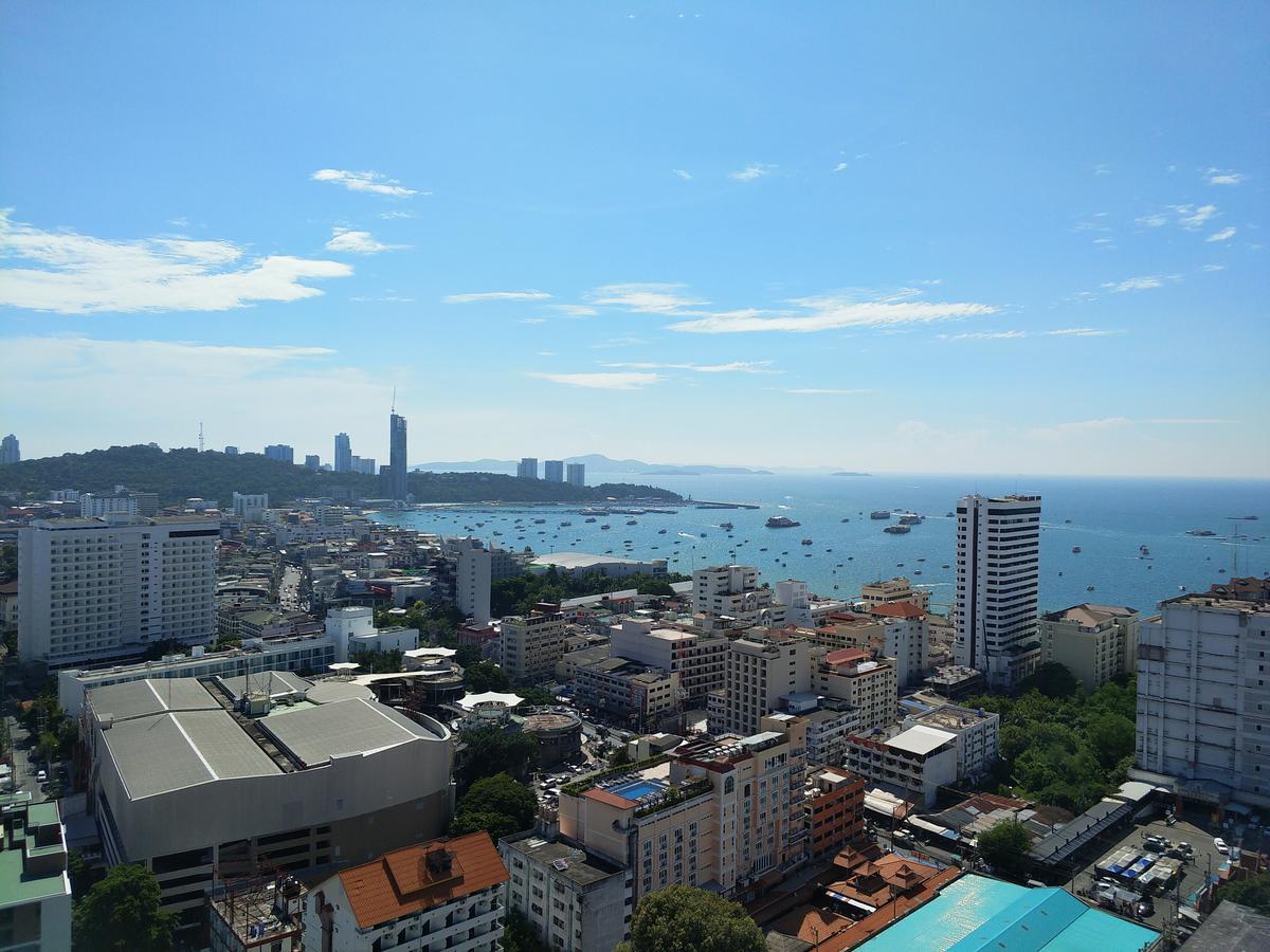 The Base Pattaya 芭提雅基地公寓 Exteriör bild