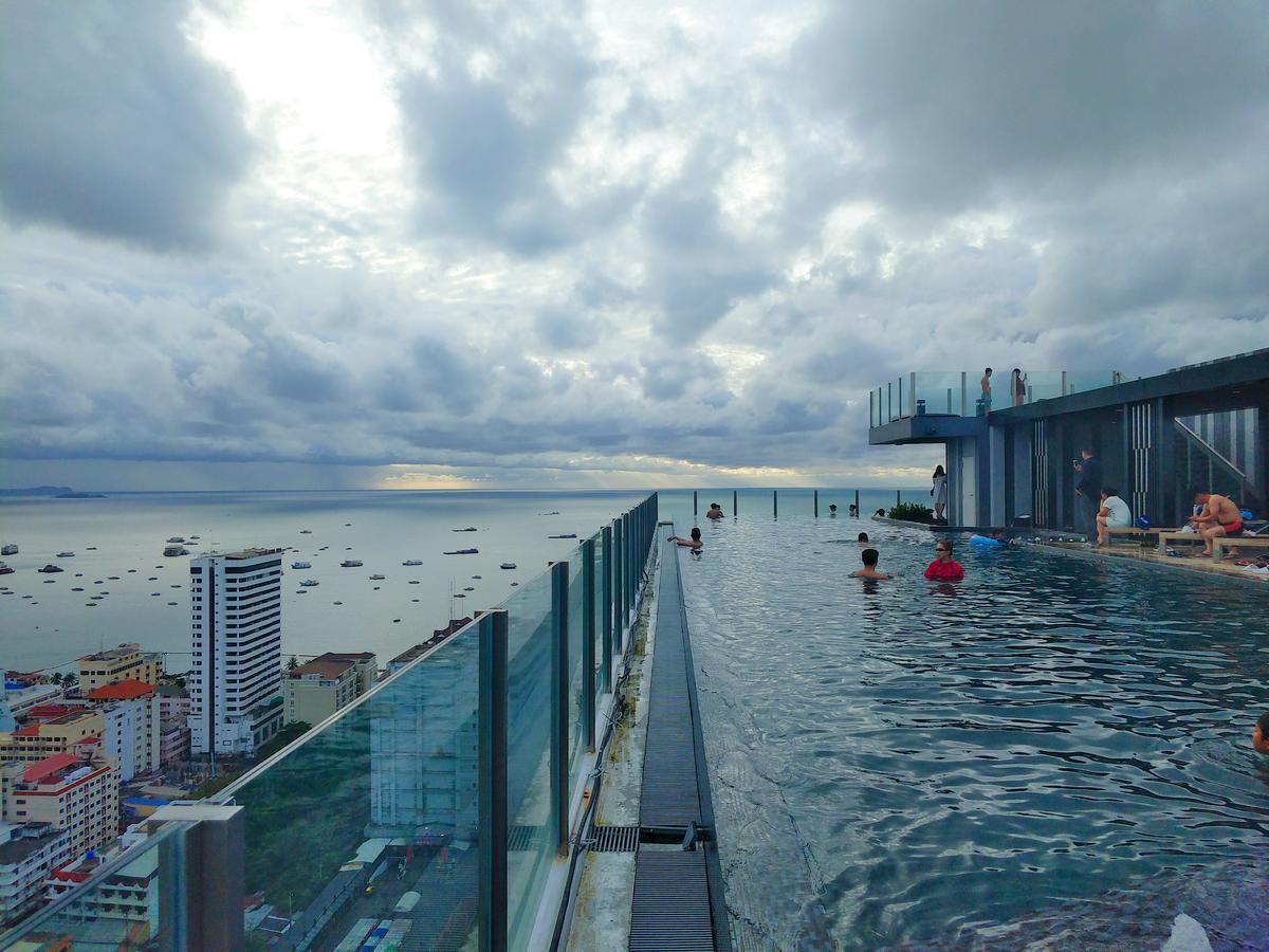 The Base Pattaya 芭提雅基地公寓 Exteriör bild
