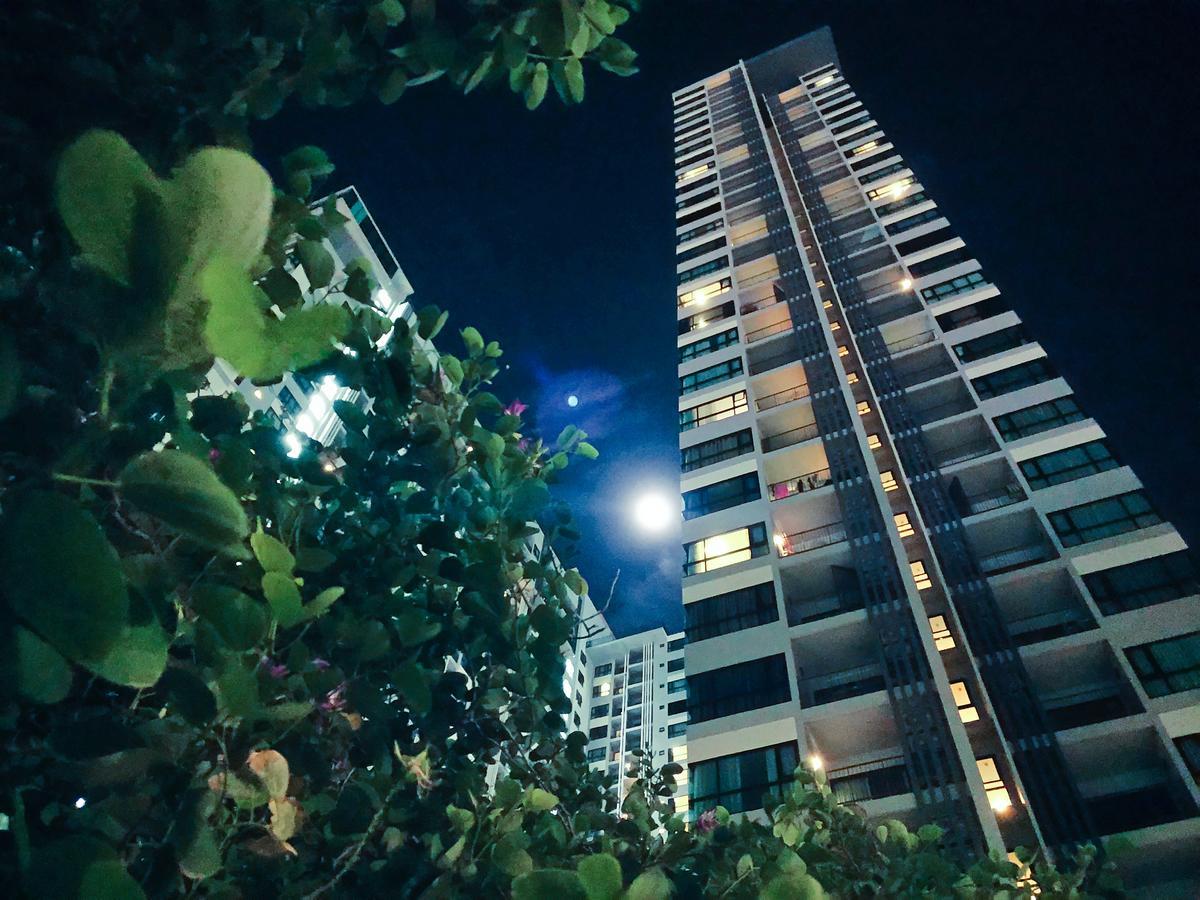 The Base Pattaya 芭提雅基地公寓 Exteriör bild