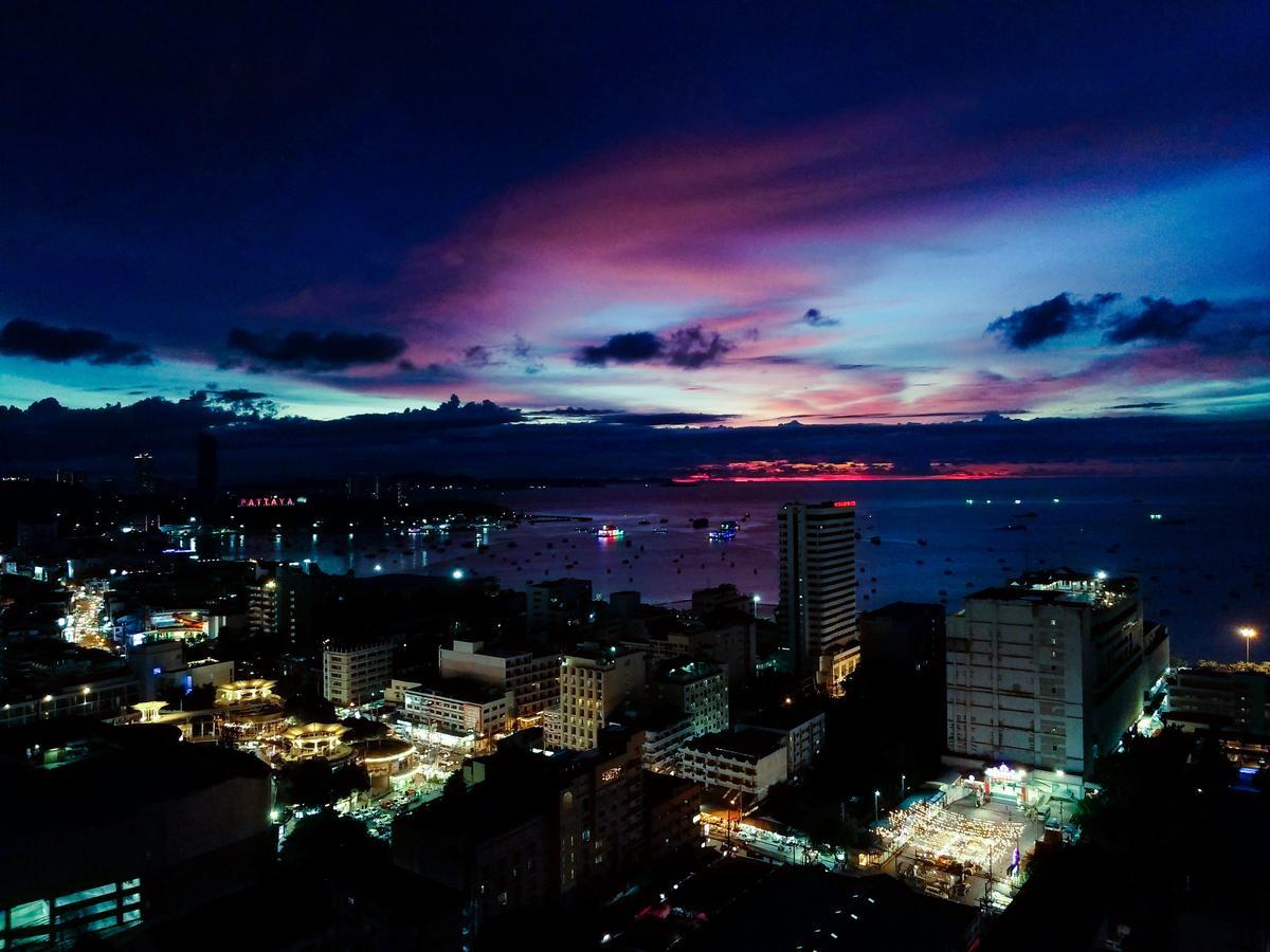 The Base Pattaya 芭提雅基地公寓 Exteriör bild